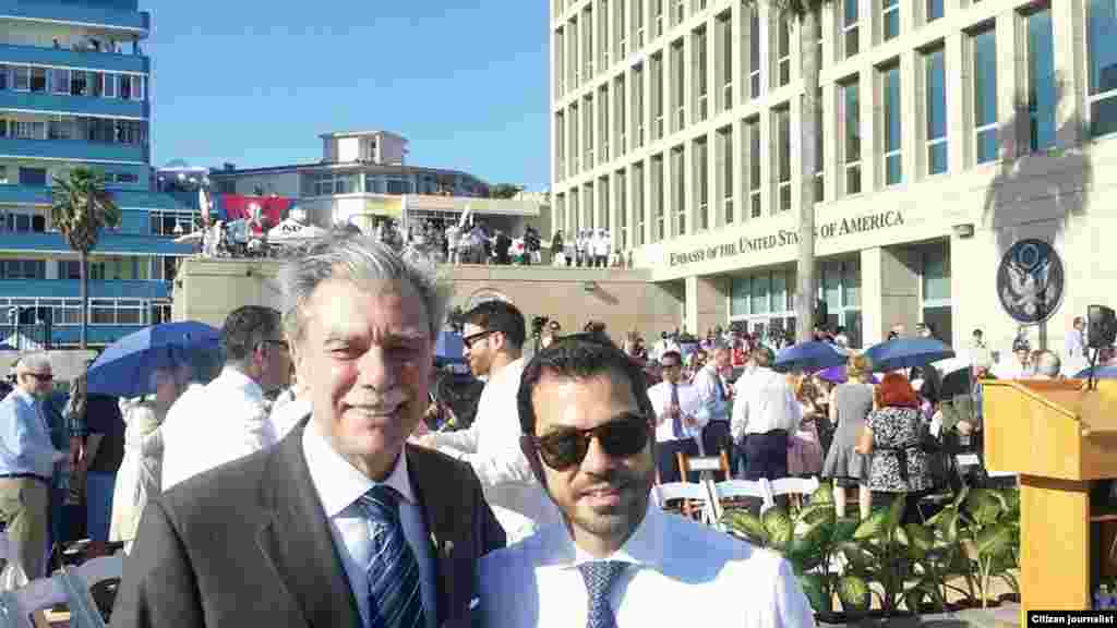  Freddy Balsera junto a Carlos Gutiérrez exsecretario de Comercio de los Estados Unidos invitados a la ceremonia.