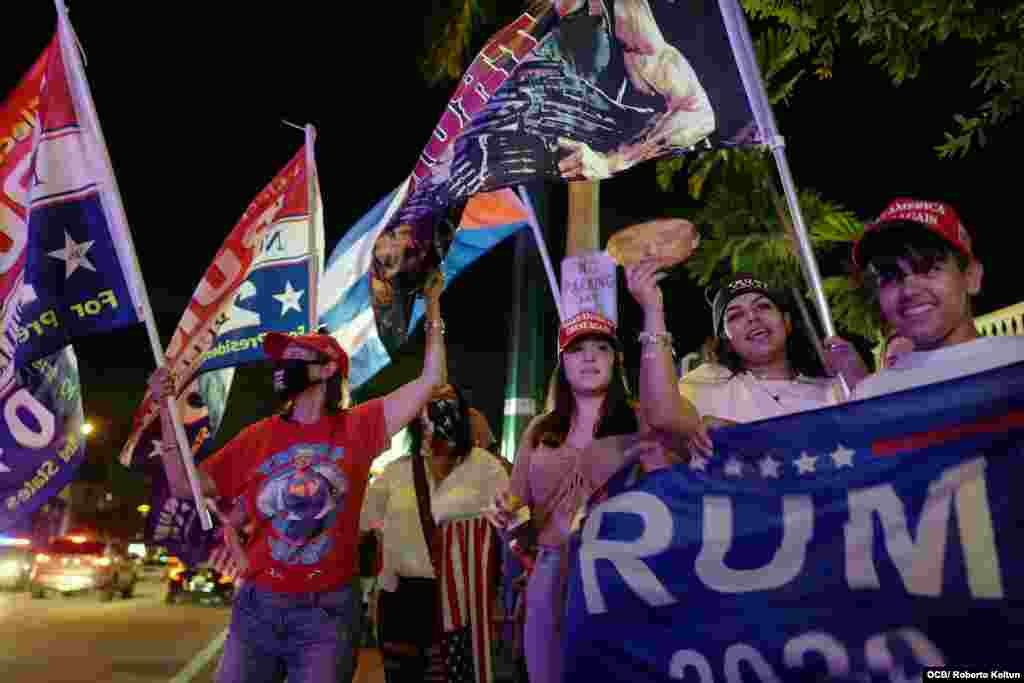 Cubanos se manifiestan dando la victoria a la reelección de Donald Trump.